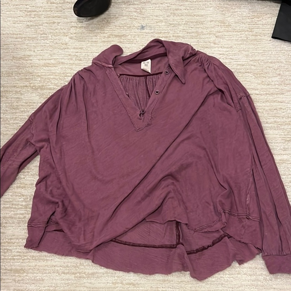 maroon-ish shirt